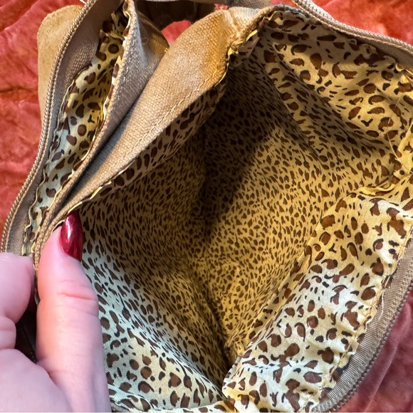 Vintage/Unique shoulder bag/crossbody satchel with sneakers detailing - Picture 7 of 9